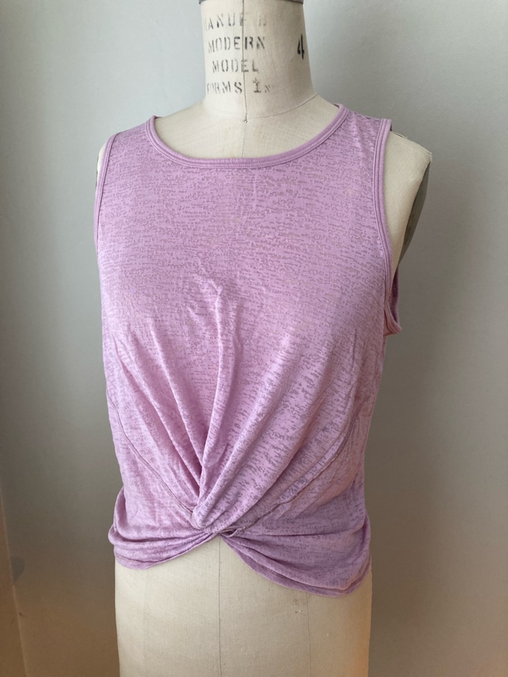 lululemon athletica Breeze Through Twist Tank, size 6